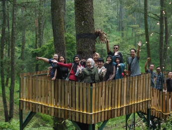 Gallery Gathering Bandung 21 ~blog/2024/11/6/cam_1_184