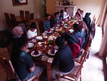 Gallery Gathering Bandung 24 ~blog/2024/11/6/cam_1_241