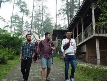 Gallery Gathering Bandung 8 ~blog/2024/11/6/cam_1_49