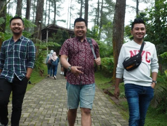 Gallery Gathering Bandung 9 ~blog/2024/11/6/cam_1_53